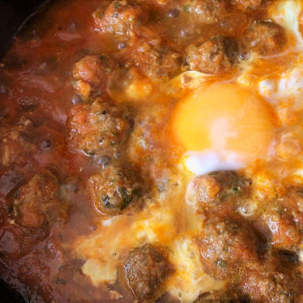 Moroccan meatballs tagine with tomato sauce