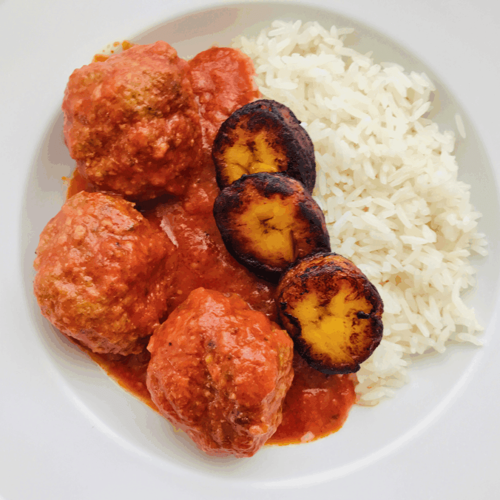 Dominican Meatballs in Tomato Sauce
Albóndigas Dominicanas with Yellow Plantains