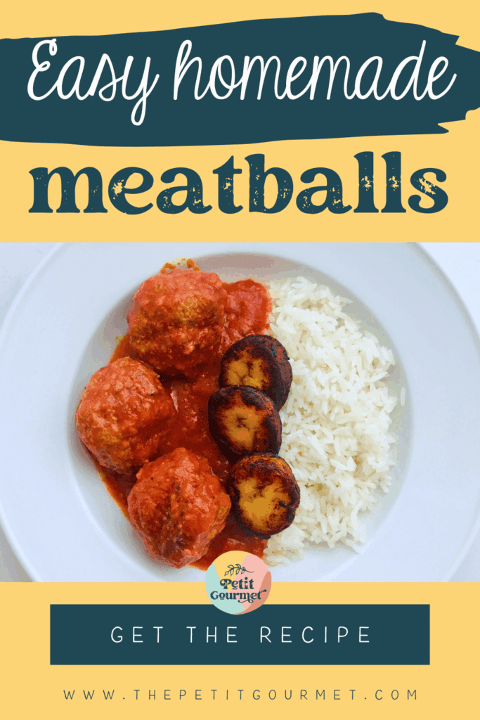 Minced meatballs with tomato sauce, served with white rice and sautéed mushrooms, homemade pet food recipe from Petit Gourmet for a balanced and easy pet meal.