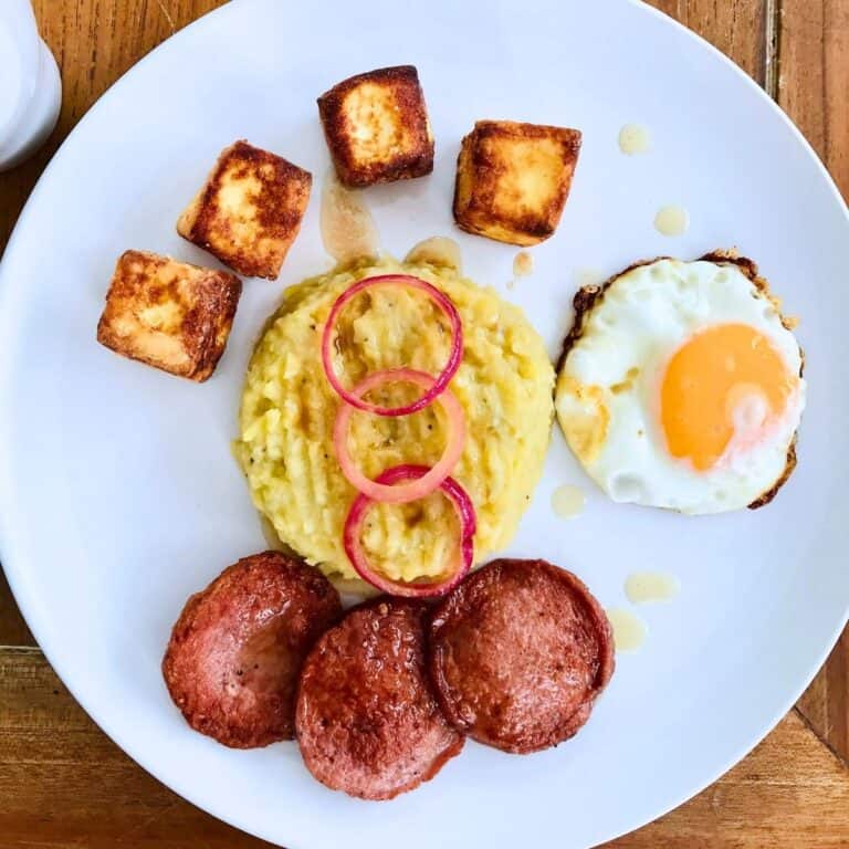 Dominican Mangú with High-Protein "Tres Golpes"